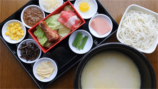 米線加盟品牌選什么？十秒到過橋米線店加盟