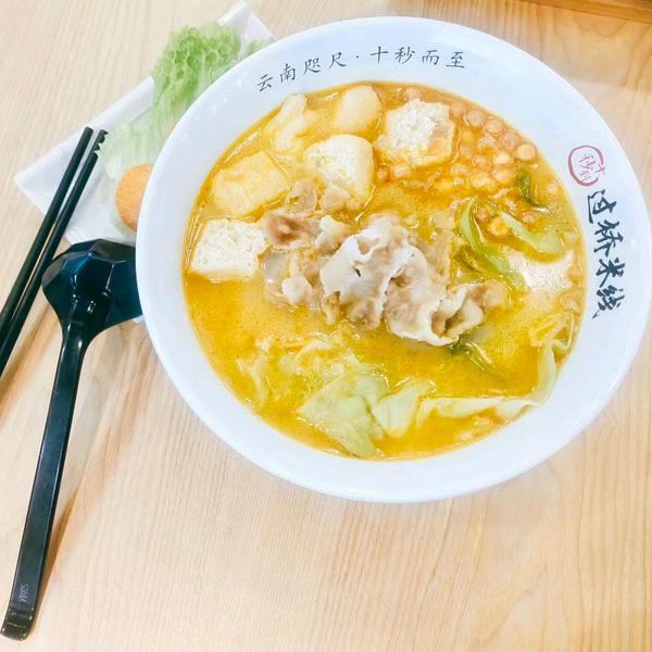 加盟十秒到云南過(guò)橋米線是否能盈利？