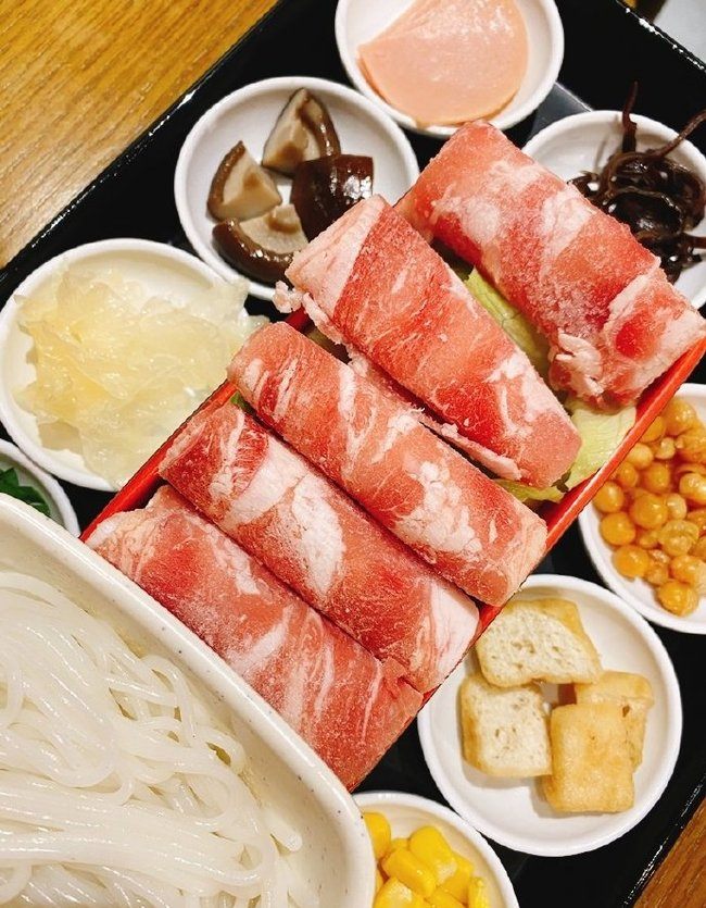 十秒到云南特色過(guò)橋米線加盟店在裝修上有哪些講究？