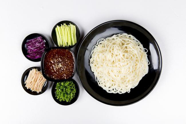 十秒到云南特色過(guò)橋米線加盟前景怎么樣？